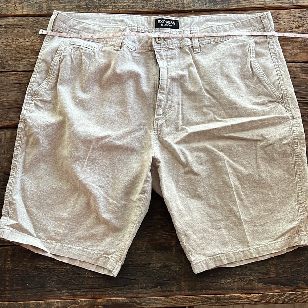 Express brand, light khaki in color men’s shorts. Size 36.